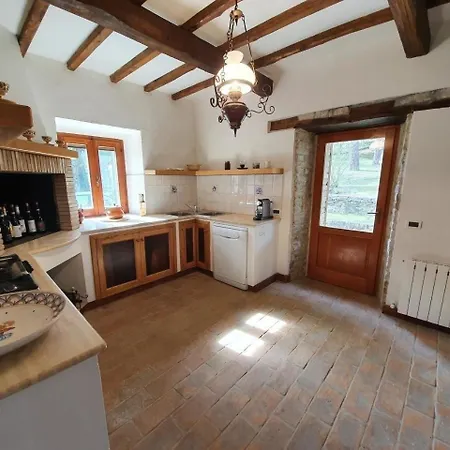 بيت للعطل In Rotecastello Mit Grill, Terrasse Und Garten *