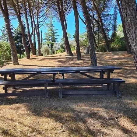 In Rotecastello Mit Grill, Terrasse Und Garten